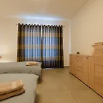 Seaview In Cambridge, By Buena Vista Appartement
