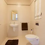 Seaview In Cambridge, By Buena Vista Apartment *
