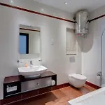 Seaview In Cambridge, By Buena Vista Apartment
