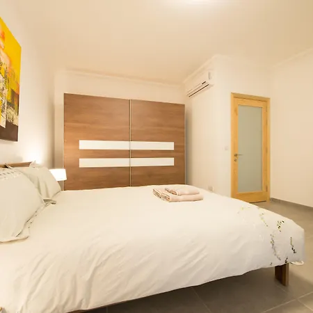 Seaview In Cambridge, Sliema