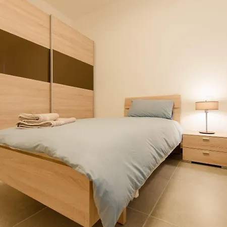 Seaview In Cambridge, Sliema