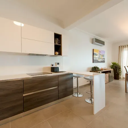 Seaview In Cambridge, *