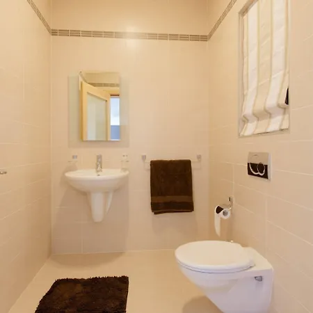 Seaview In Cambridge, By Buena Vista Apartment *