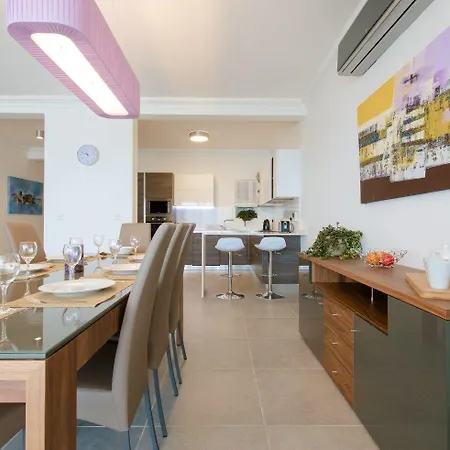 Apartment Seaview In Cambridge, By Buena Vista *