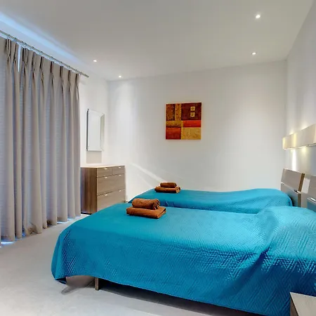 Seaview In Cambridge, By Buena Vista Apartment