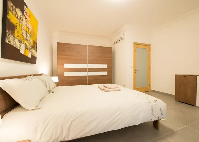 Seaview In Cambridge, Sliema