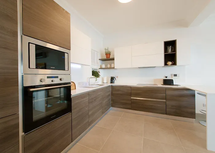 Seaview In Cambridge, *